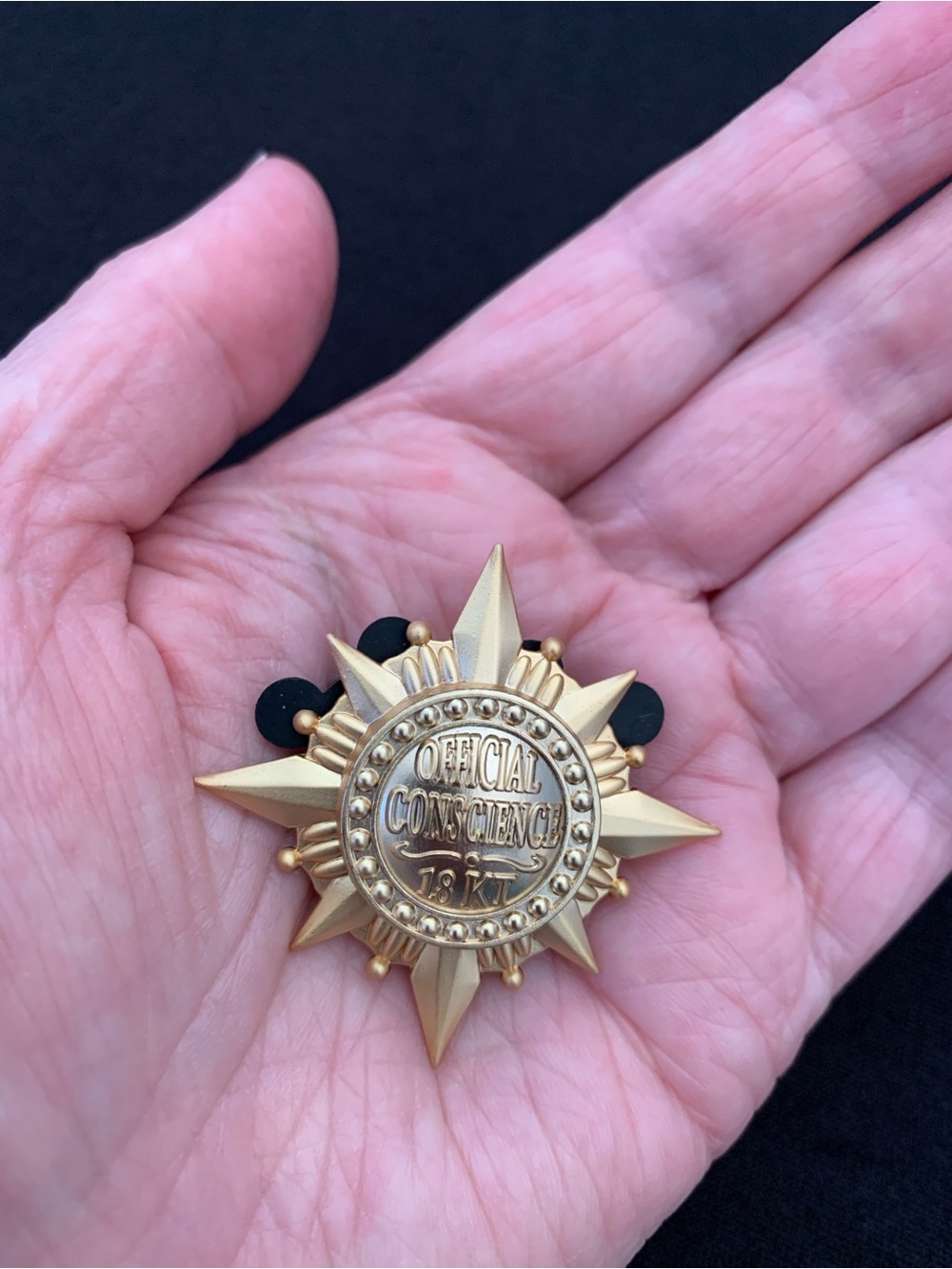 Disneyland Parks Jiminy Cricket Gold Pin Brooch Tack Official Conscience Trading - Picture 8 of 10
